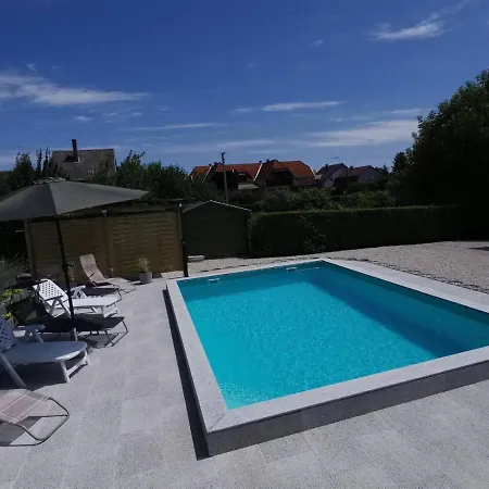 Horizont Nyaralohaz Ferienhaus *